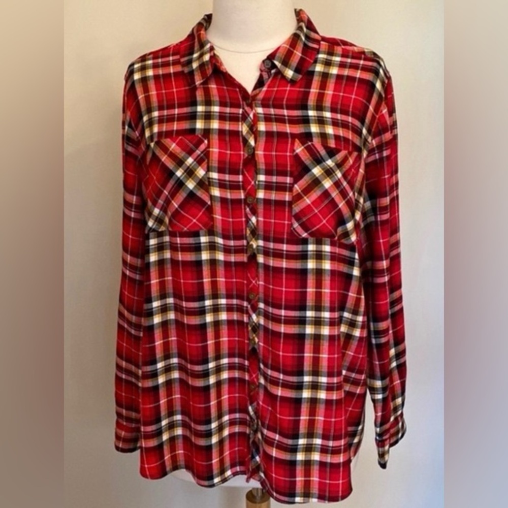 Relativity Red Black Plaid SZ 2X Lumberjack Chic Outdoorsy Cabincore Classic Top